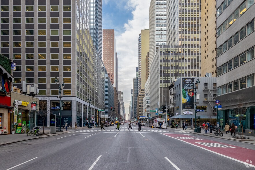 More Photos Of 716 Third Ave, New York Storefront For Lease