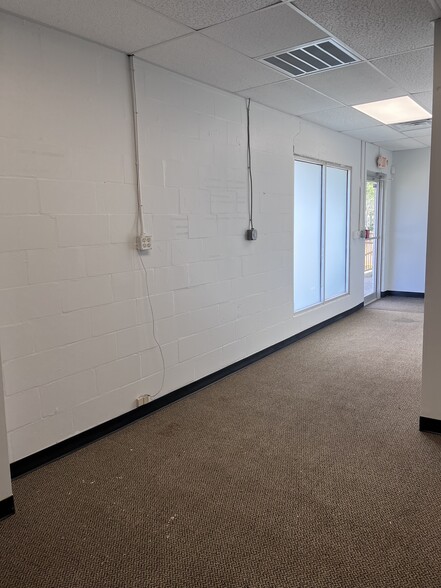 More Photos Of 3032-3090 44th Ave N, Saint Petersburg Warehouse For Lease
