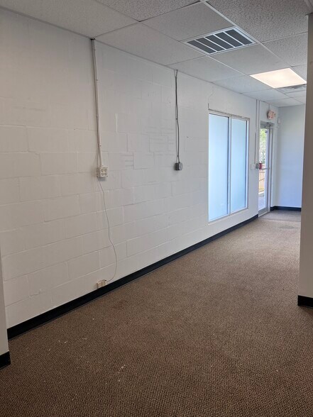 More Photos Of 3032-3090 44th Ave N, Saint Petersburg Warehouse For Lease