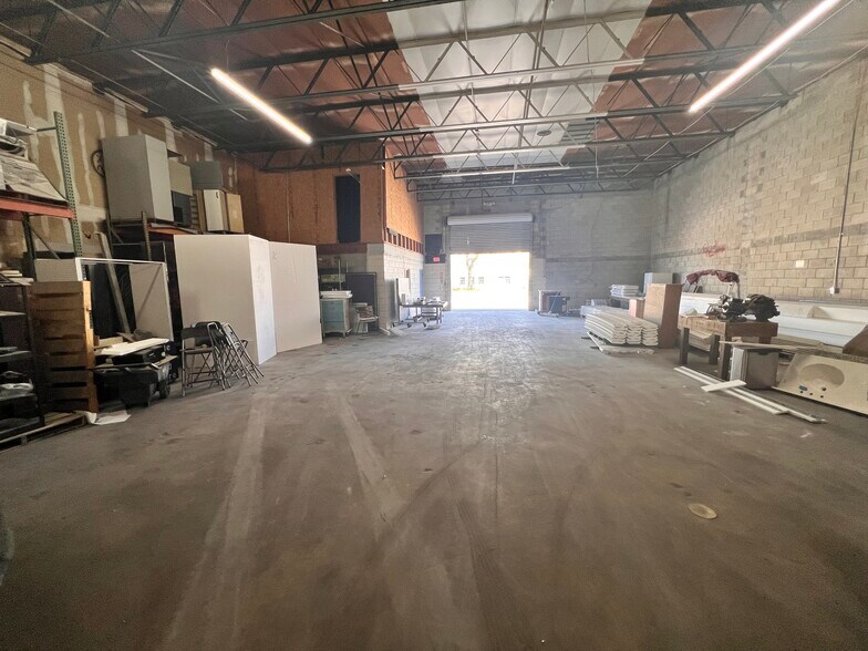 More Photos Of 2500 Dinneen Ave, Orlando Warehouse For Lease