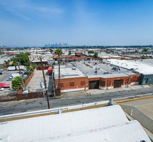 More Photos Of 707 E 62nd St, Los Angeles Manufacturing For Lease
