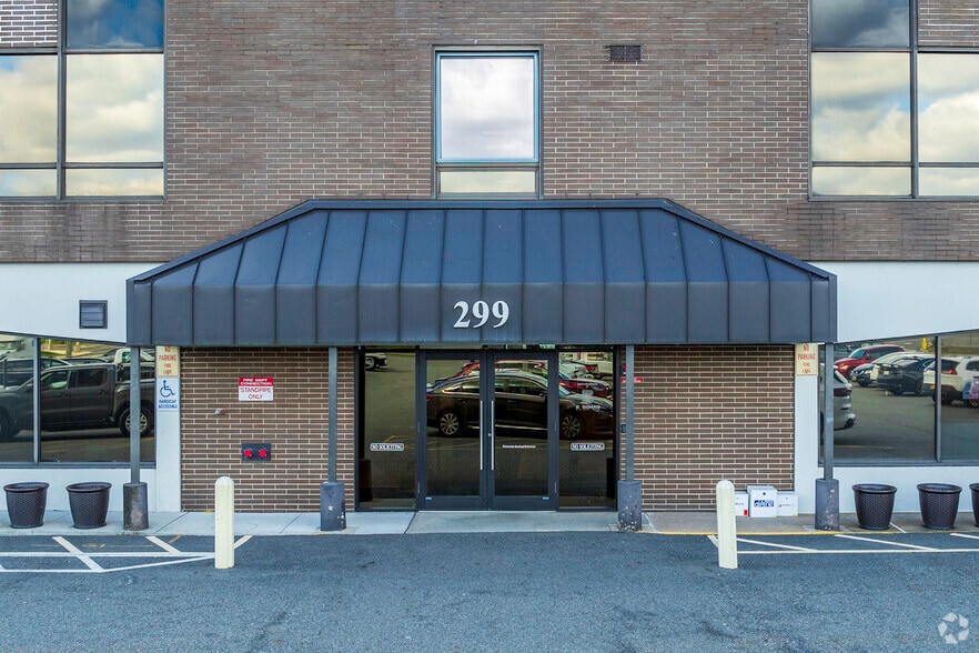 More Photos Of 299 Market St, Saddle Brook Office For Lease