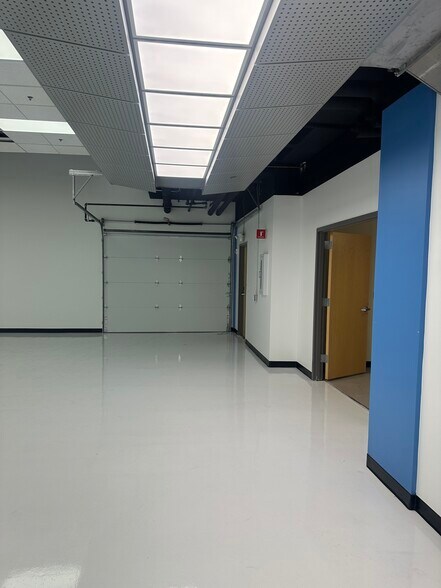 More Photos Of 815 14th St SW, Loveland Light Manufacturing For Lease