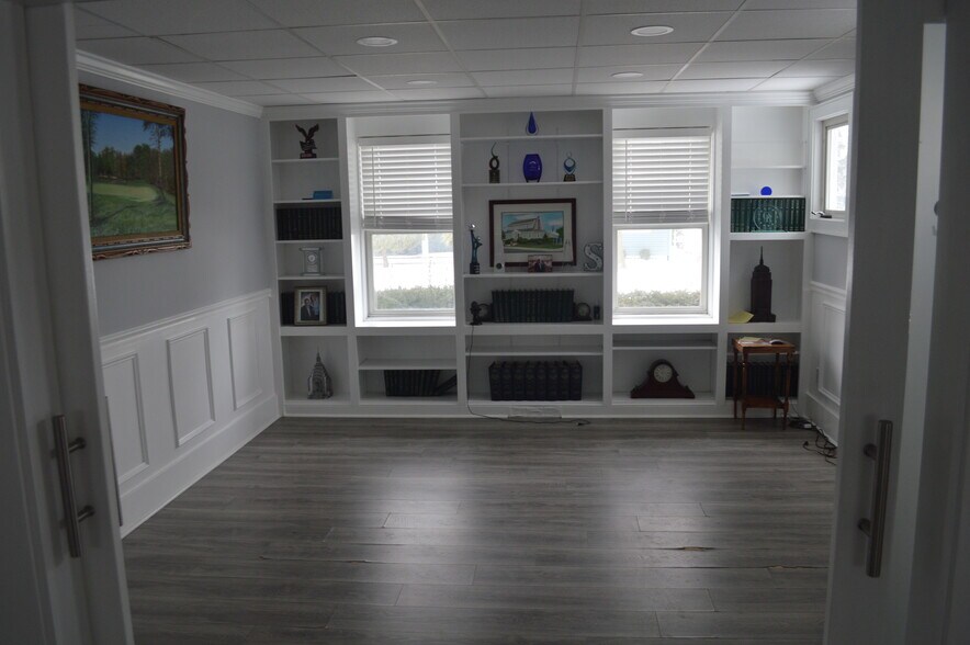 More Photos Of 2662 Nottingham Way, Trenton Office For Sale