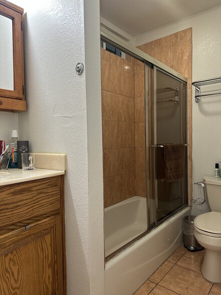 More Photos Of 5850 W Olympic Blvd, Los Angeles Hotel For Sale