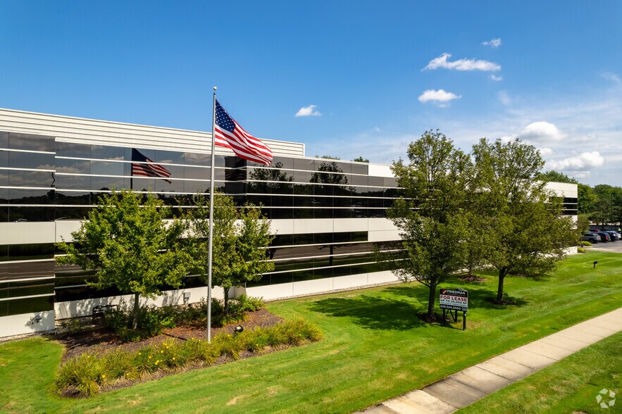 More Photos Of 32300 Northwestern Hwy, Farmington Medical For Lease