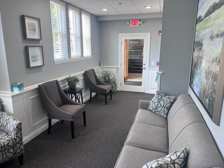 More Photos Of 405 Illinois Ave, St Charles Office For Lease