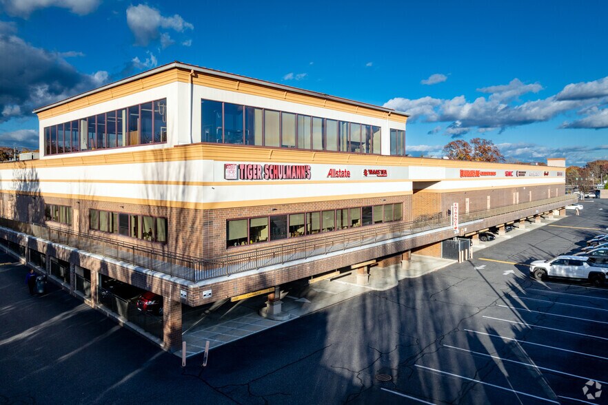 Primary Photo Of 694 Motor Pky, Hauppauge Freestanding For Lease