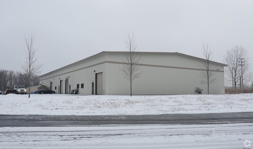 More Photos Of 35 Hamilton Ln, Glenmont Warehouse For Lease