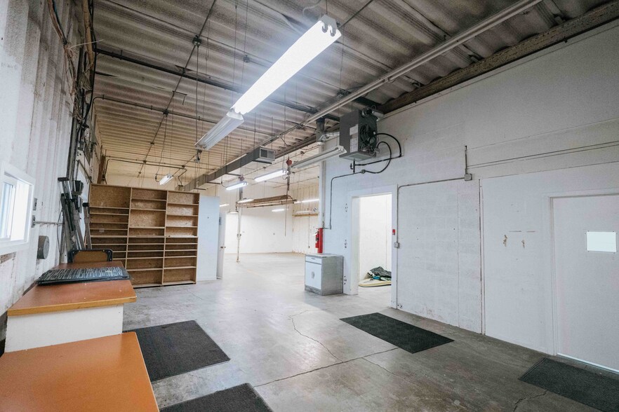 More Photos Of 2565 16th Ave, Columbus Light Manufacturing For Sale