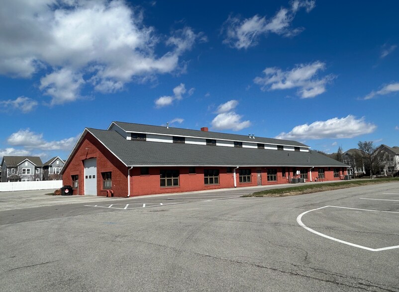 More Photos Of 5764 Wheeler Rd, Indianapolis Showroom For Lease