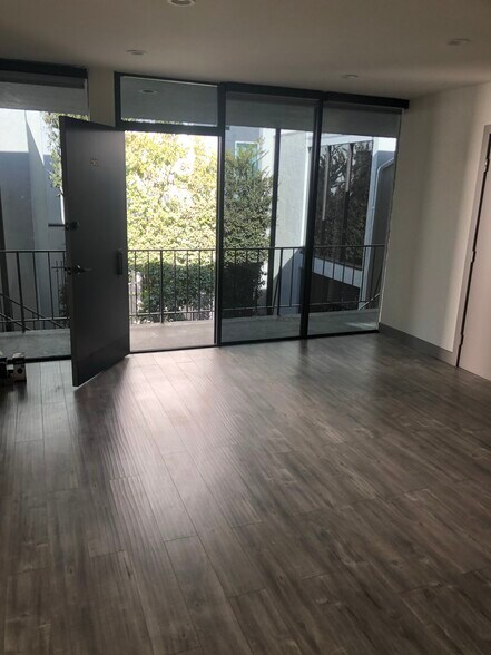 More Photos Of 8932 Reseda Blvd, Northridge Office For Lease