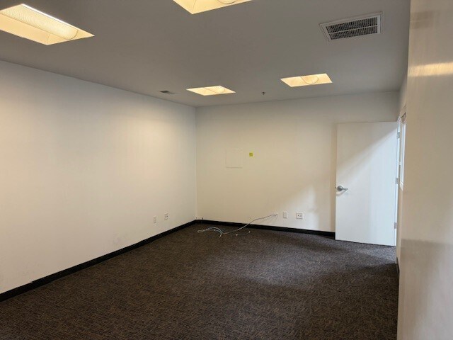 More Photos Of 985 E San Carlos Ave, San Carlos Warehouse For Lease