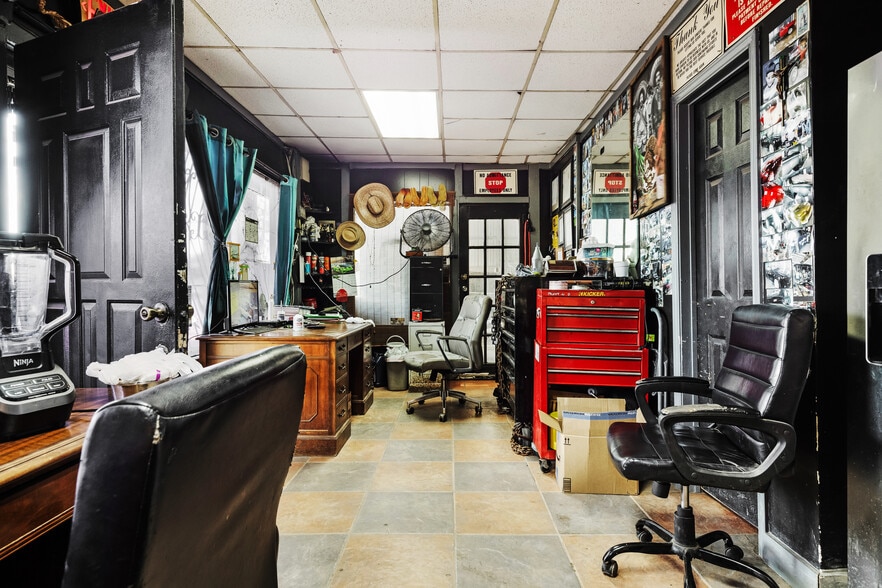 More Photos Of 1106 Wayside Dr, Houston Auto Repair For Sale