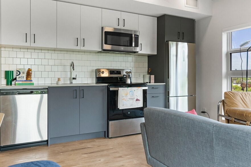 More Photos Of 12322 102 Av NW, Edmonton Apartments For Lease