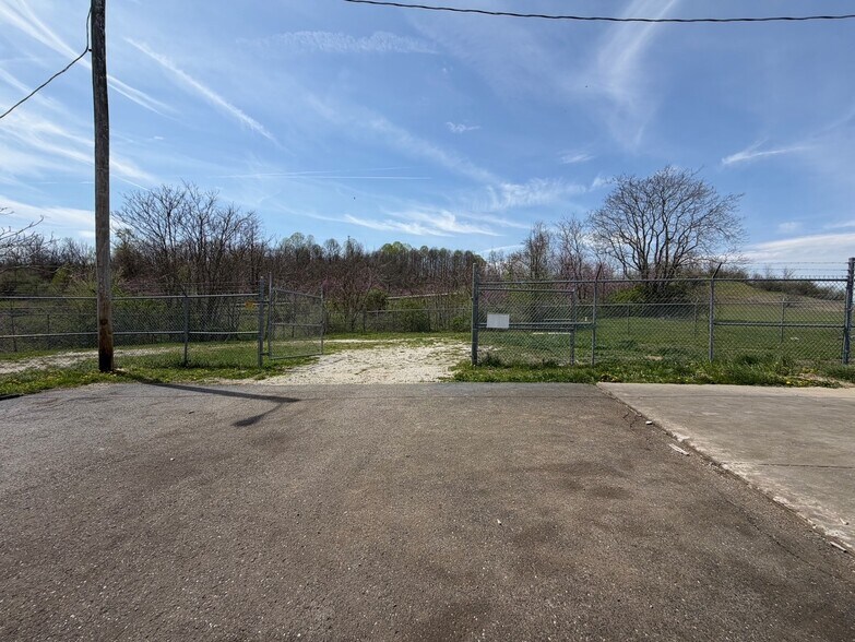 More Photos Of 95 Wildflower Dr, New Concord Auto Repair For Sale