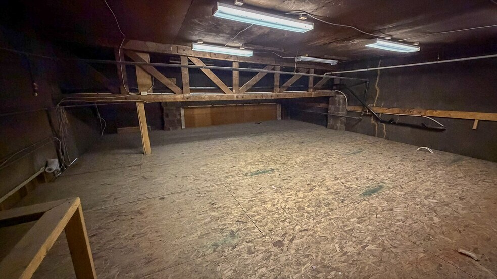 More Photos Of 5020 50 St, Sylvan Lake Storefront For Sale