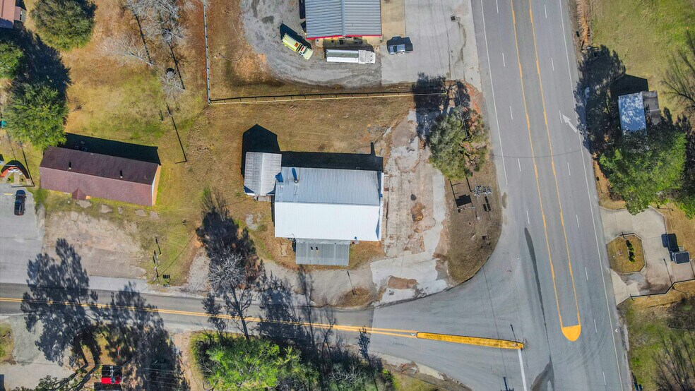 More Photos Of 301 N Wheeler Rd, Colmesneil Freestanding For Sale