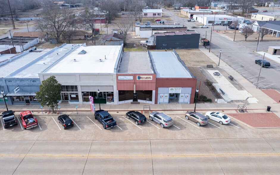 More Photos Of 155 N Broadway Ave, Booneville Storefront For Sale