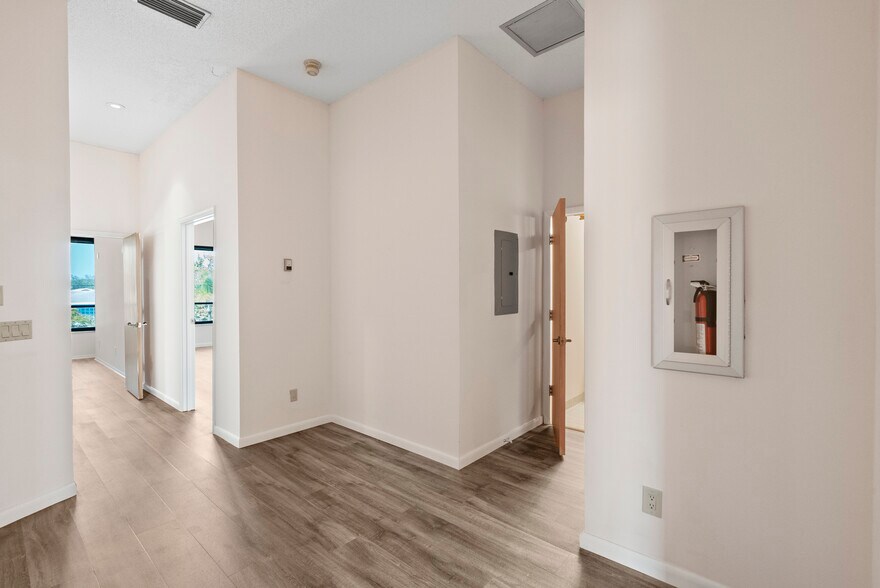 More Photos Of 900 SE Ocean Blvd, Stuart Medical For Lease