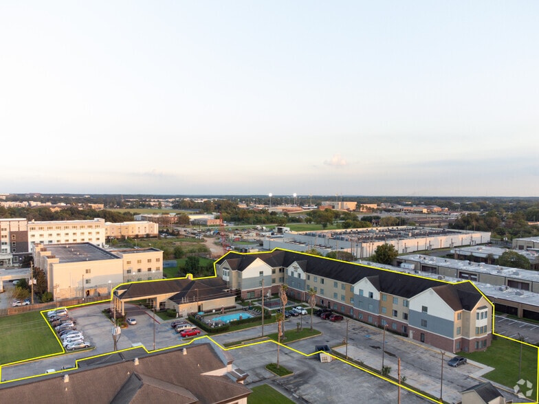More Photos Of 1340 N Sam Houston Pky E, Houston Hotel For Sale