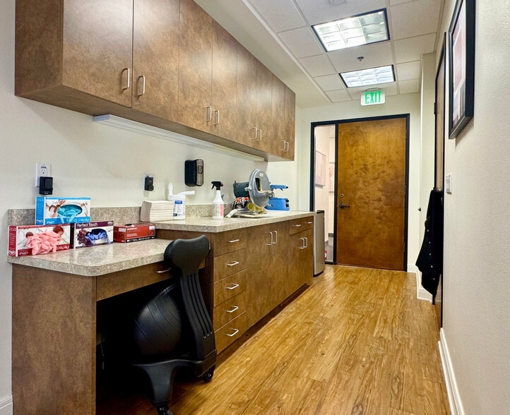 More Photos Of 1525 State St, Santa Barbara Office For Sale