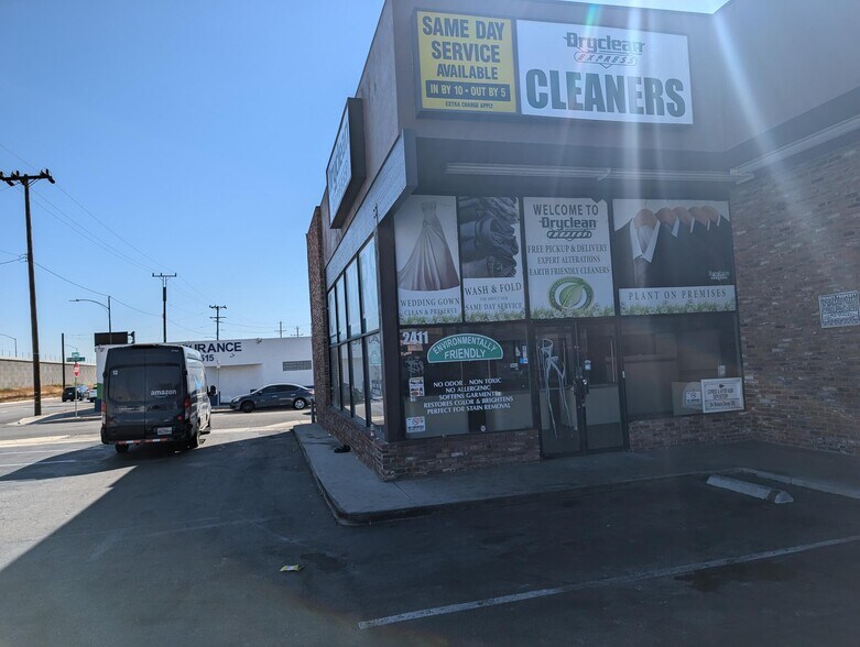 More Photos Of 2411 N San Fernando Blvd, Burbank Convenience Store For Lease