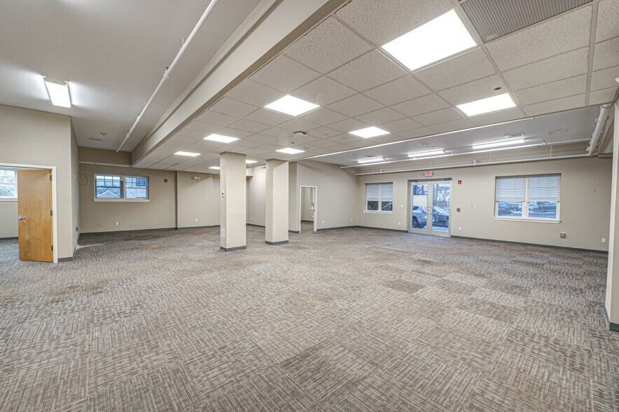 More Photos Of 41 Green St, Huntington Medical For Lease