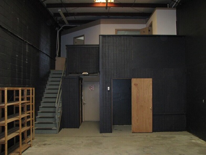 More Photos Of 1364 London Bridge Rd, Virginia Beach Light Manufacturing For Lease