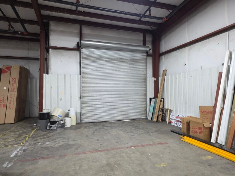 More Photos Of 318 Bell Park Dr, Woodstock Distribution For Lease