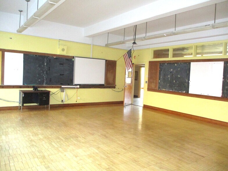 More Photos Of 237 Jerome St, Brooklyn Schools For Lease