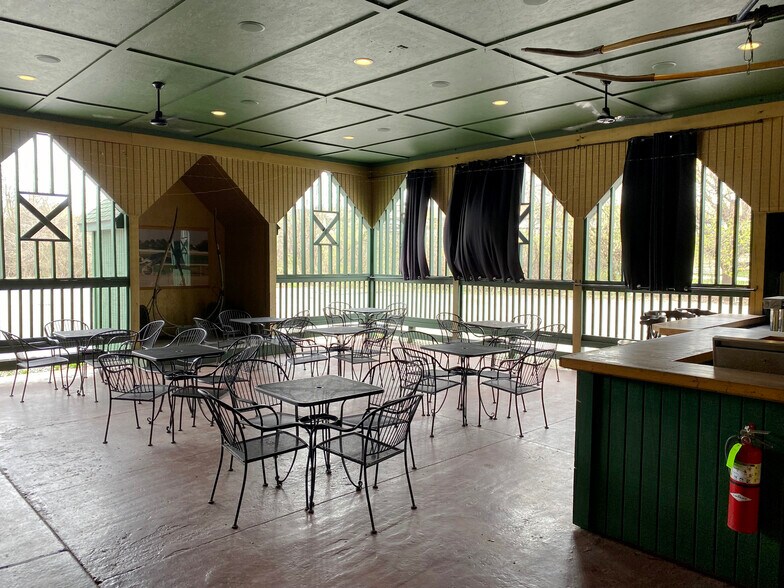 More Photos Of 410 S Clippert St, Lansing Restaurant For Sale