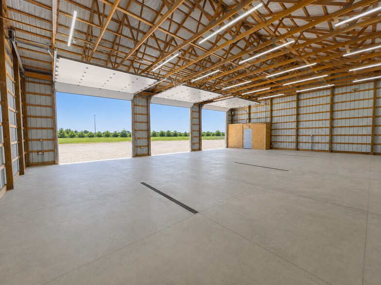 More Photos Of 10150 Avon Lake Rd, Burbank Industrial For Lease