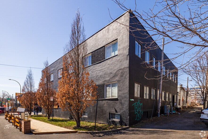More Photos Of 5425-5447 Rue Chapleau, Montréal Warehouse For Sale