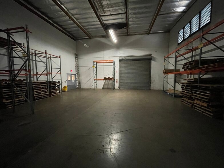 More Photos Of 4462 Malaai St, Honolulu Warehouse For Lease