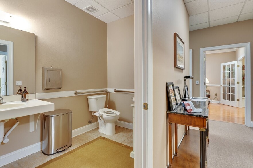 More Photos Of 2104 Delta Way, Tallahassee Office For Sale