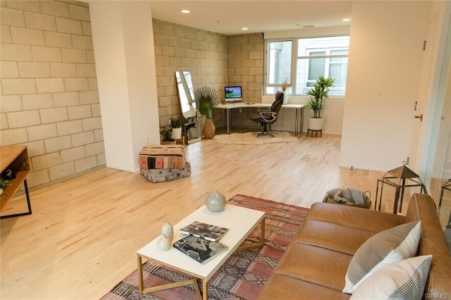 More Photos Of 3450 Cahuenga Blvd W, Los Angeles Office Residential For Lease