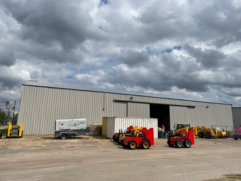 More Photos Of 813 Dumont St, South Houston Service For Lease