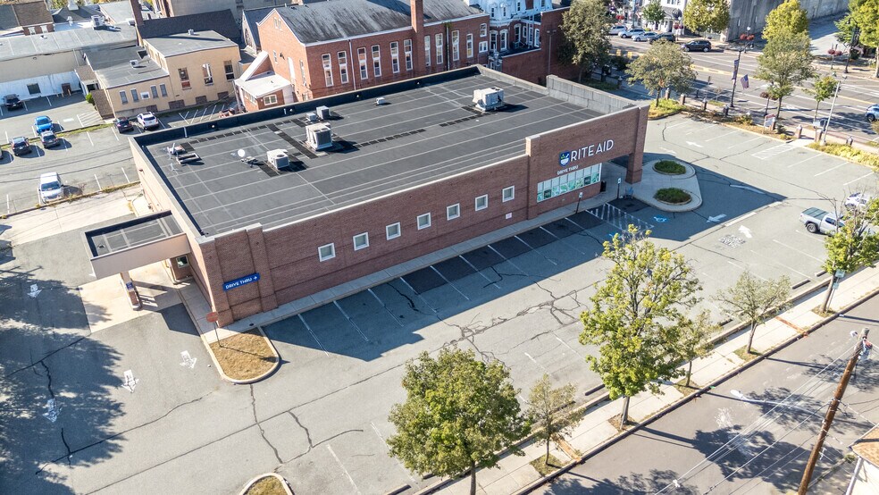 More Photos Of 340 E High St, Pottstown Drugstore For Lease