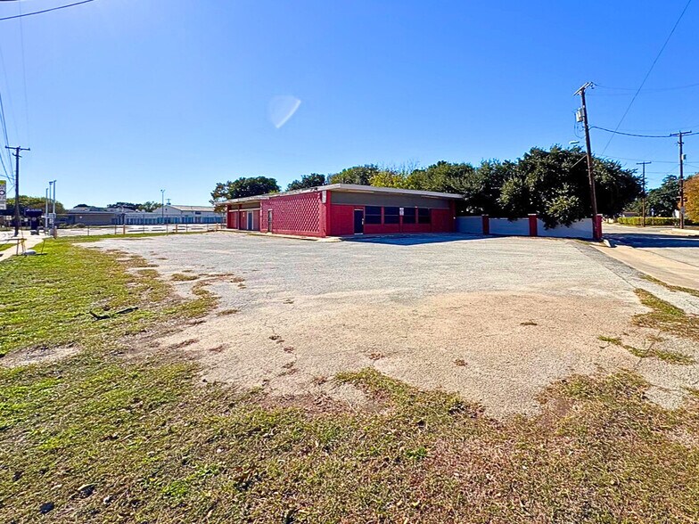 More Photos Of 2507 S General McMullen Dr, San Antonio General Retail For Sale