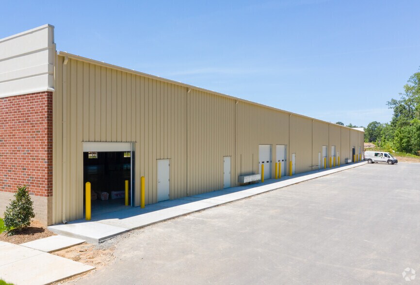 More Photos Of 2041-2053 Energy Dr, Apex Light Manufacturing For Lease