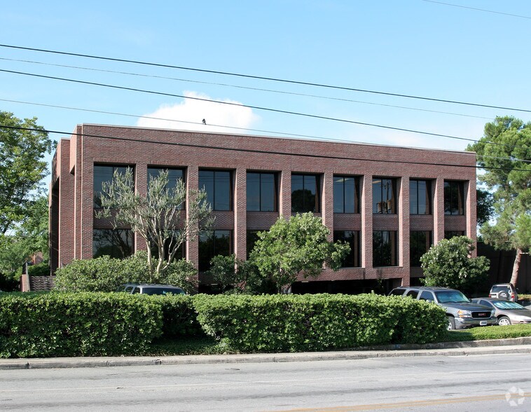More Photos Of 7979 Broadway St, San Antonio Office For Lease