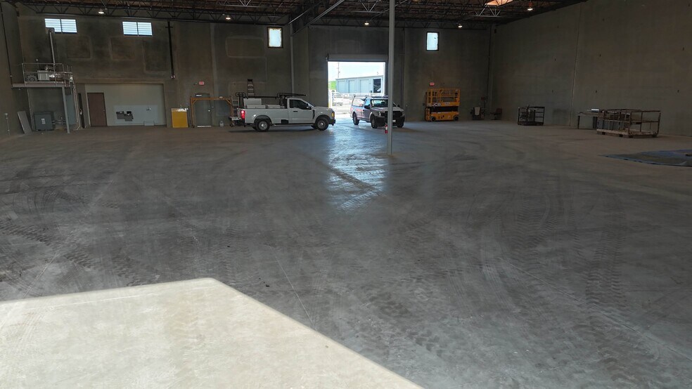 More Photos Of 1140 Glenwood ave, Turlock Showroom For Lease
