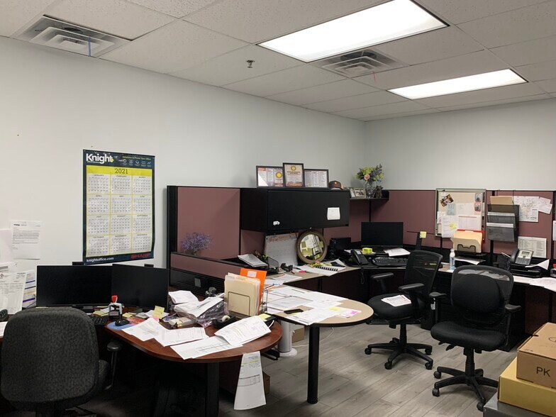 More Photos Of 12830 Cogburn Ave, San Antonio Light Distribution For Lease