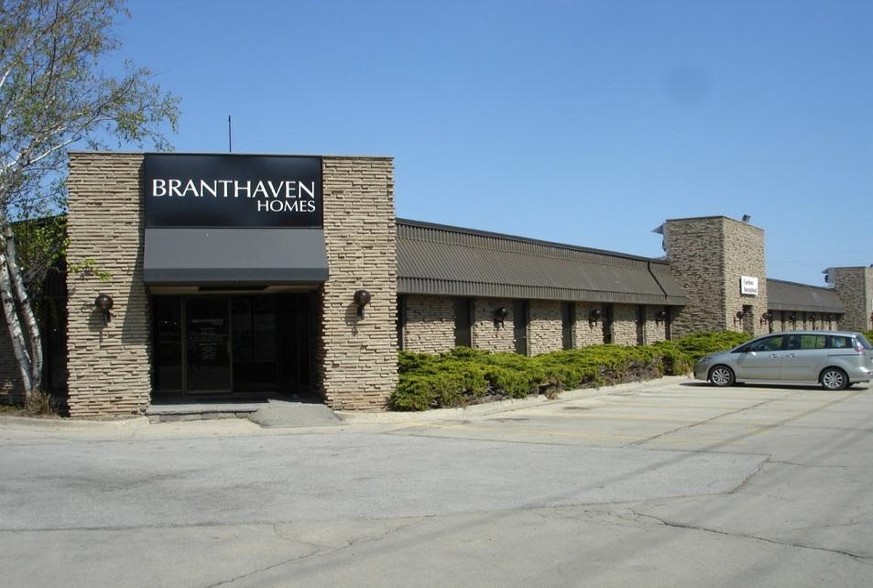 More Photos Of 5230 S Service Rd, Burlington Flex For Lease