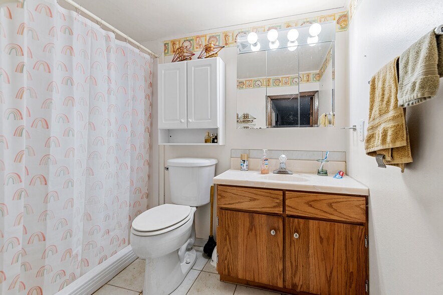 More Photos Of 1689 Day St, Greenleaf Restaurant For Sale