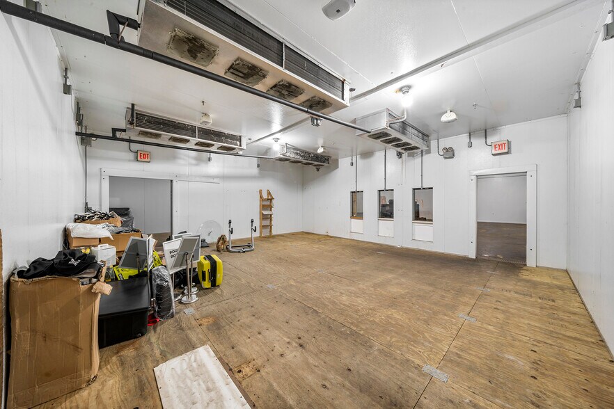 More Photos Of 2585 NW 21st Ter, Miami Warehouse For Lease