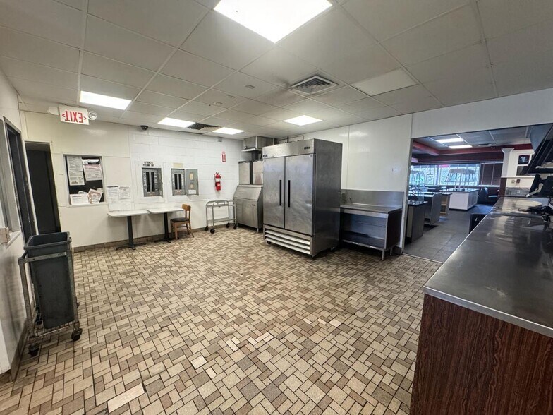 More Photos Of 1285 N High St, Hillsboro Restaurant For Sale