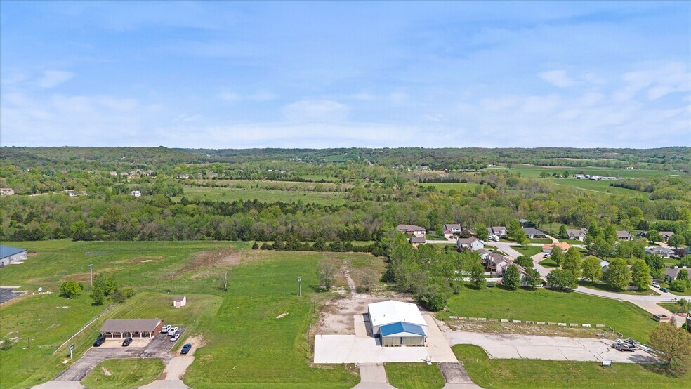 More Photos Of 325 E State Ave, Tonganoxie Auto Dealership For Lease