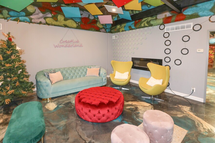 More Photos Of 1024 W 14 Mile Rd, Clawson Freestanding For Sale